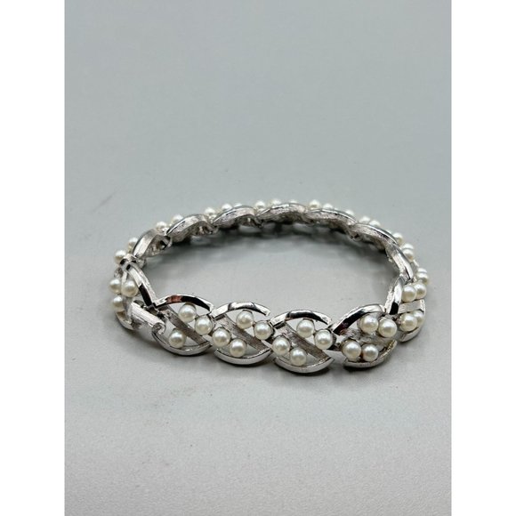 Signed Trifari Silver Tone and Faux Pearls Bracelet Long Textured Metal Links - Picture 4 of 7